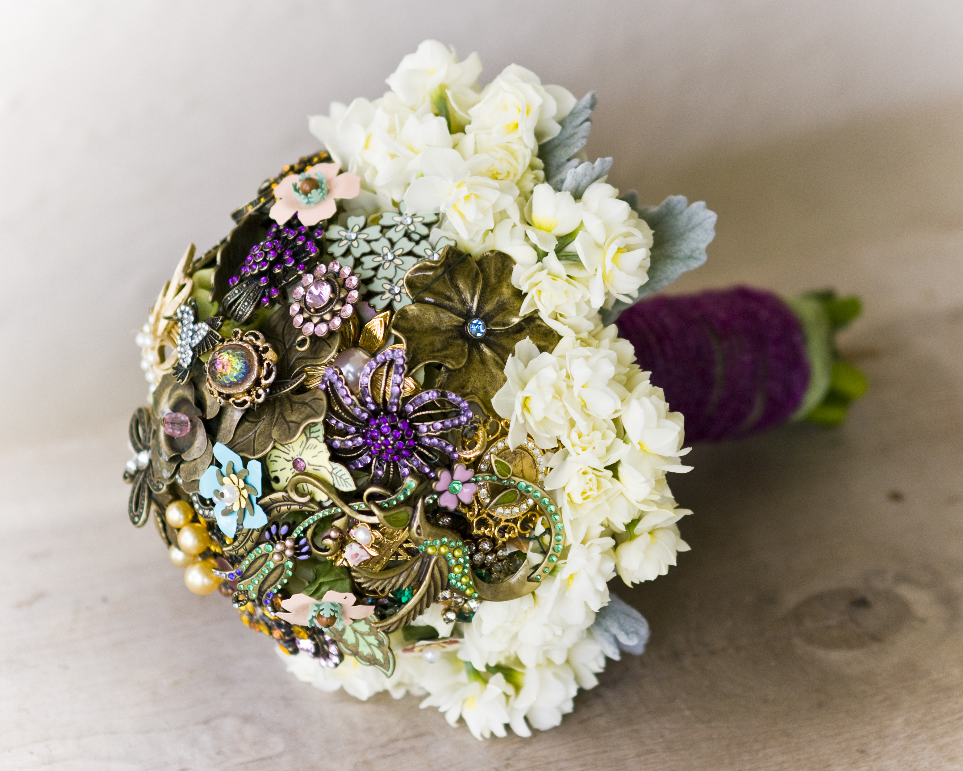 541f9814f5feb623699d9a58_Bridal-Brooch-Bouquet-7-flourishdesigns.jpg
